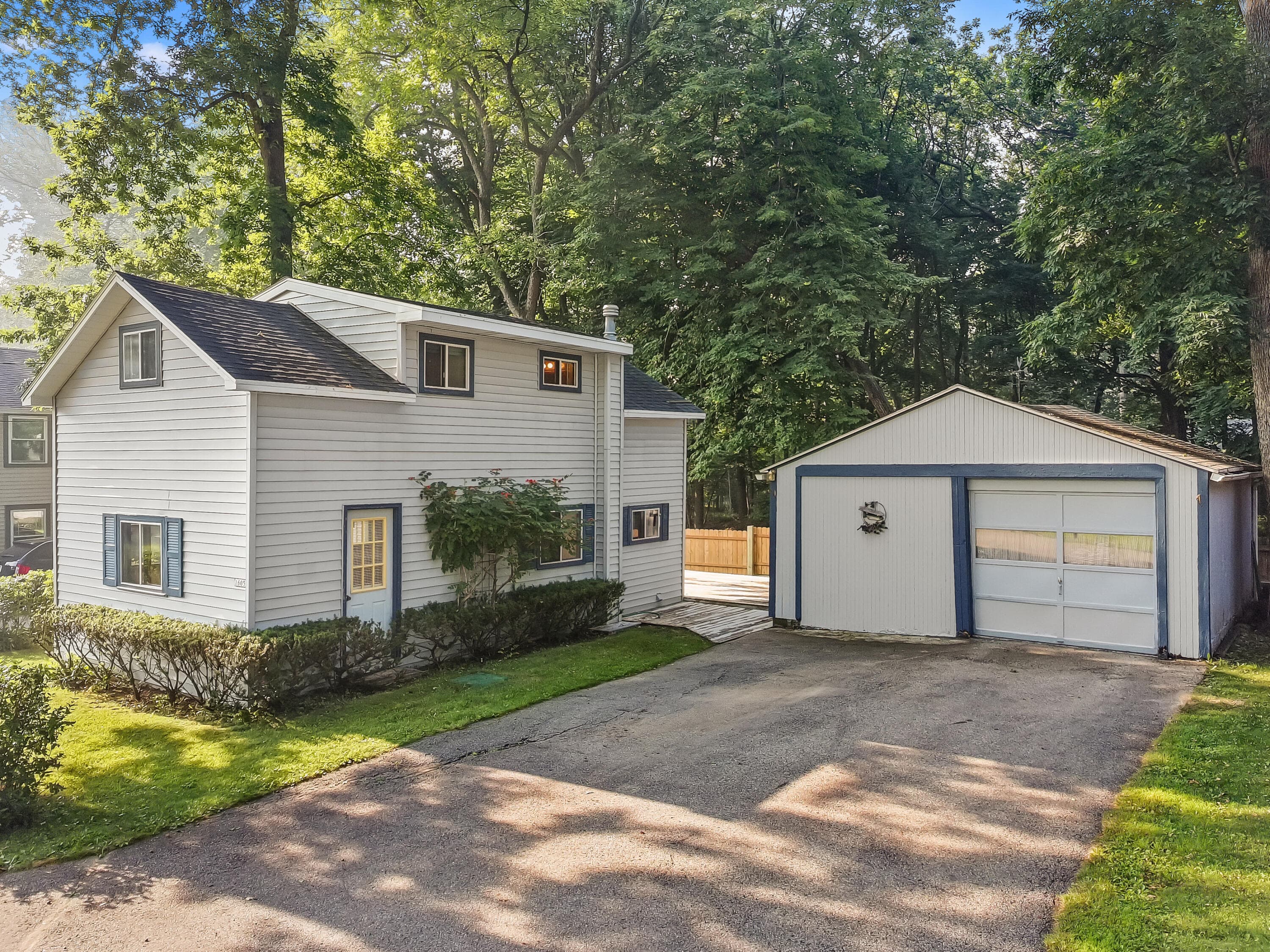 1605 Jackson Park Dr, Delavan