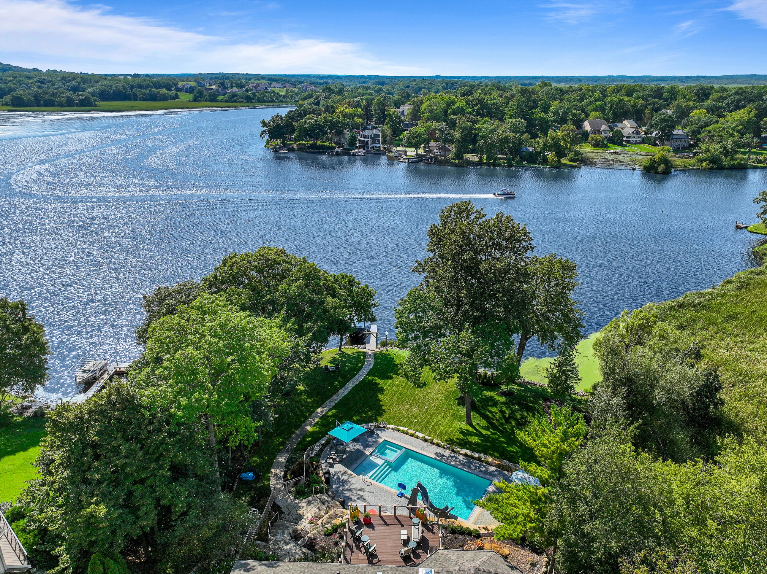6474 Blue Heron Pointe Dr, Waterford