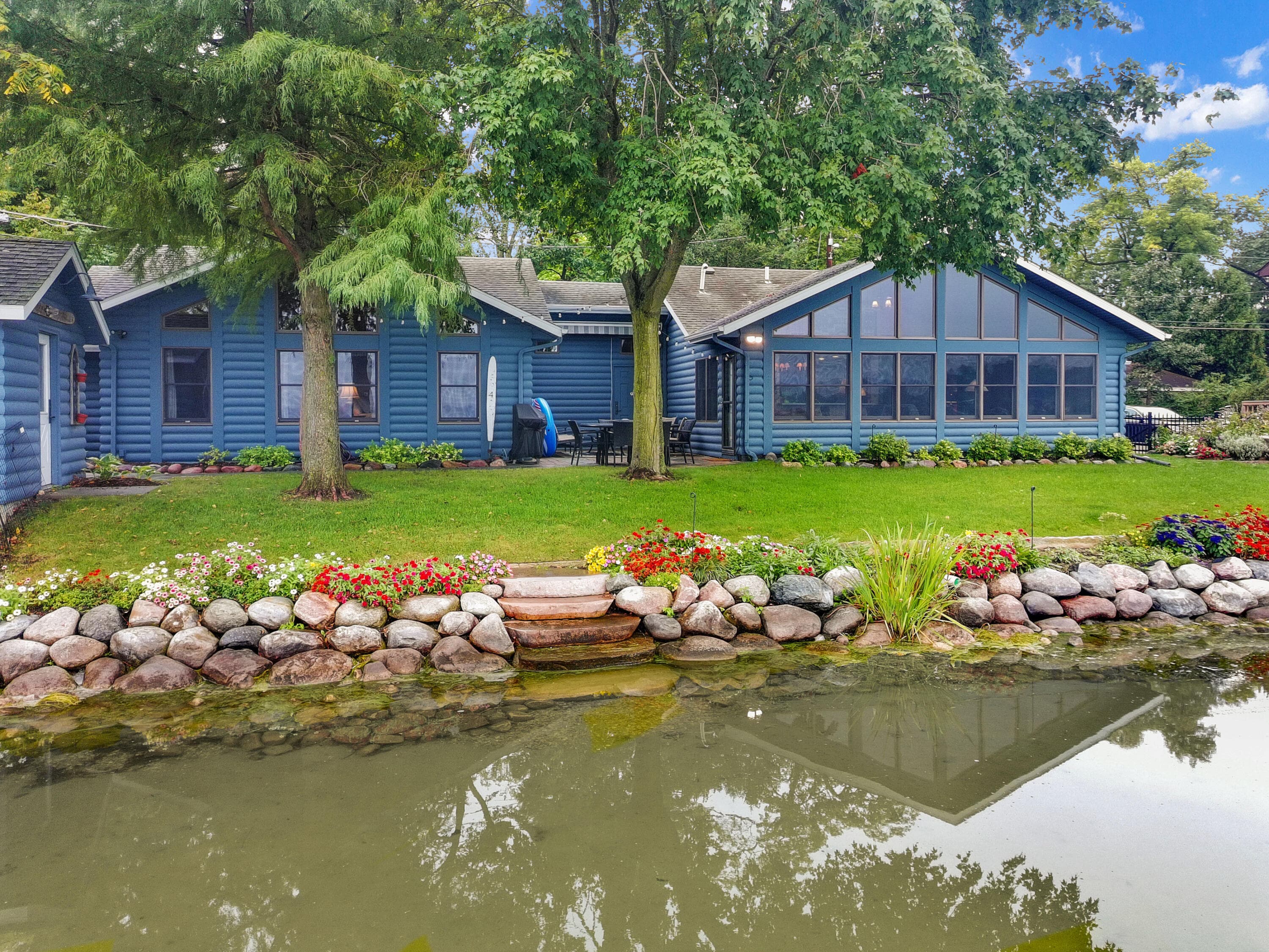 264 W Park Dr, Twin Lakes